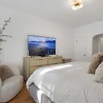 Stunning 1-Bd Bungalow Walk Laugh Factory Pendry